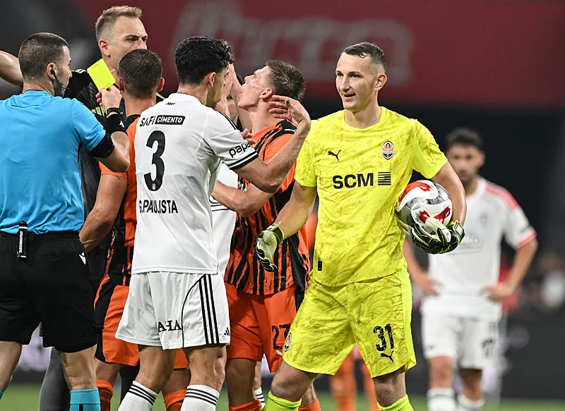 Beşiktaş tur peşinde! Solskjaer'den sürpriz 11 tercihi - 9