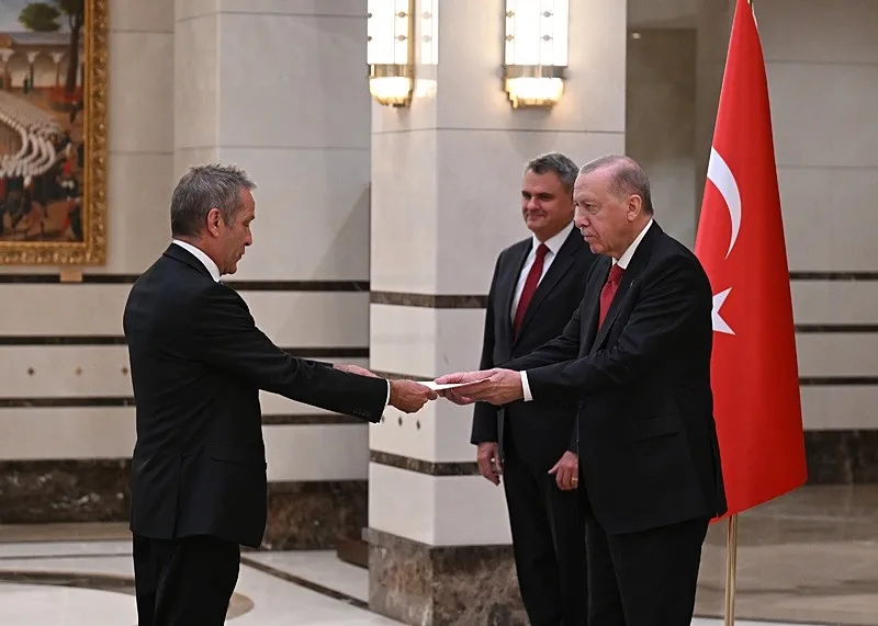 baskan-recep-tayyip-erdogana-5-buyukelciden-guven-mektubu-1788884968961.jpeg Kanada Büyükelçisi Marcel Lebleu.