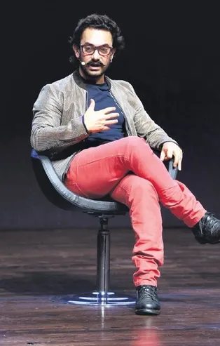 Aamir Khan'dan görülmemiş yardım! 1 kilo un dağıttı içinden çıkanlar şaşırttı