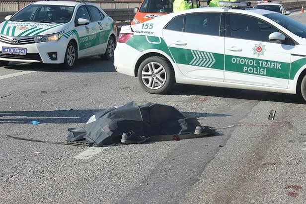 SON DAKİKA: TEM’de TIR orta şeritte duran otomobile çarptı: 1 ölü-3