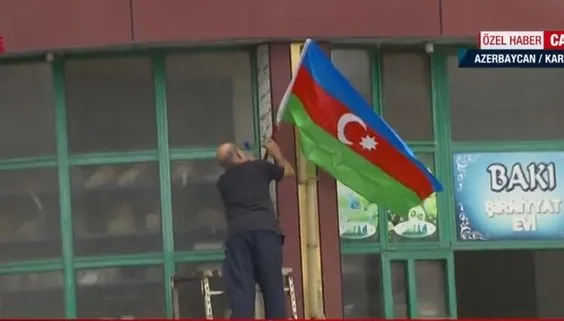 A Haber Karabağ’da! Vatandaşlar Azerbaycan bayrakları asıyor