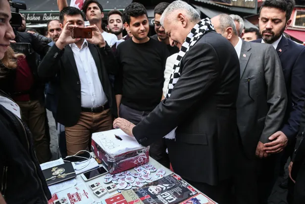 Binali Yıldırım, Beşiktaş Çarşı'da vatandaşlarla buluştu-5