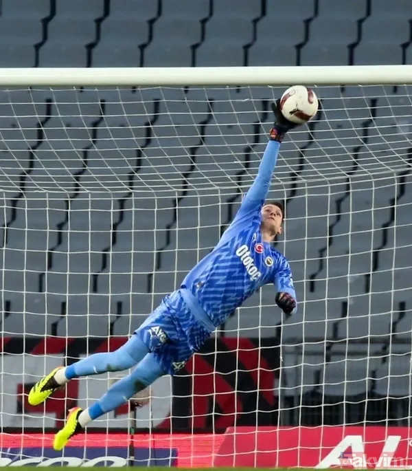 Fenerbahçe'nin 40 numarası Dominik Livakovic 7 senelik evliymiş! İşte 1 çocuk babası Livakovic'in eşi... - 1