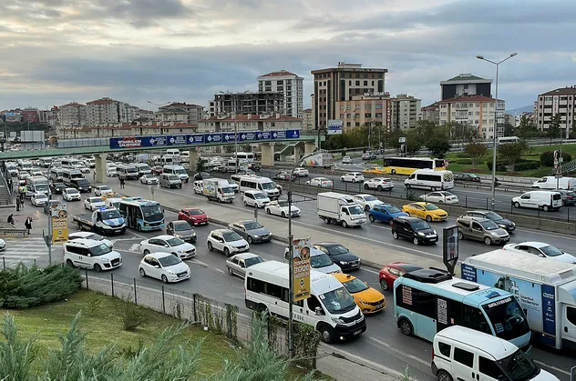 İstanbul'da ilk iş gününde trafik kabusu!
