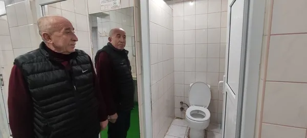 bu-umumi-tuvalet-digerlerinden-cok-farkli-temizligiyle-on-plana-cikiyor-daimi-musterileri-var-gunde-300-kisi-kullaniyor-1641722689161.jpg Bu umumi tuvalet diğerlerinden çok farklı! Temizliğiyle ön plana çıkıyor: Daimi müşterileri var günde 300 kişi kullanıyor-4