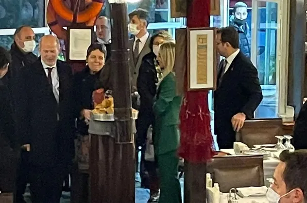 Rakı balık yapan İmamoğlu'nun MOBESE'ye sığınmasına salvo: Çaresizlik