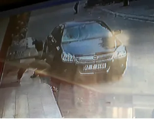 Yarı çıplak halde 5. kattan düştü