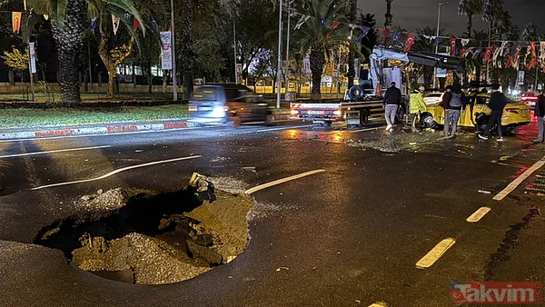 İstanbul'da yağmur etkisi! İstiklal'i su bastı Vatan Caddesi'nde yol çöktü... En çok o ilçeye yağdı - 5