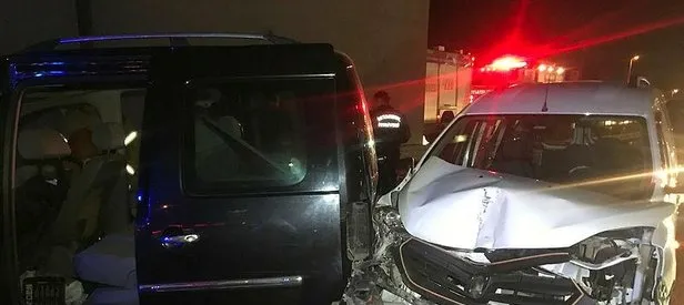 Zeytinburnu’nda kaza! Turistlerin olduğu araç...