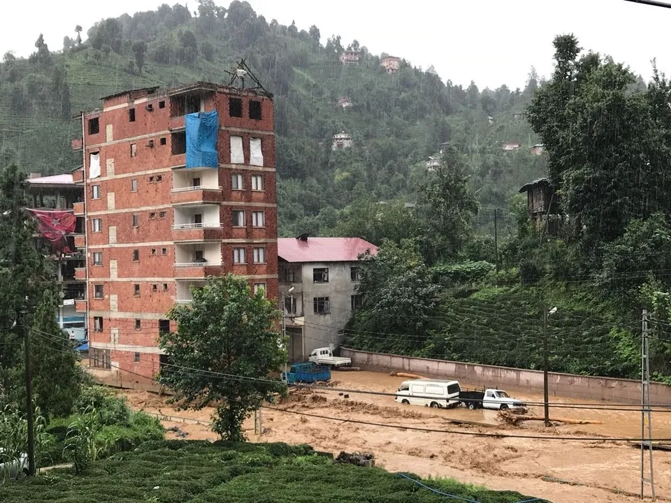 Rize’yi sel vurdu! Evleri su bastı  - 3