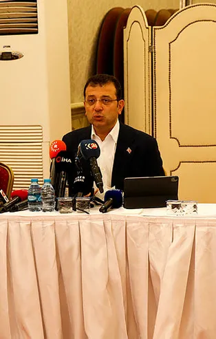 CHP'li Ekrem İmamoğlu sırtını HDP'ye yasladı! Diyarbakır'a gidip HDP'lilerle poz verdi evlat nöbetindeki acılı aileleri ziyaret etmedi