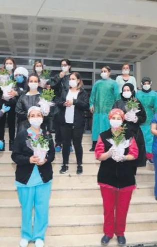 Anneler Günü’nü çocuklarından ayrı geçirecek sağlıkçılar: Evlat özlemi var ama hayat kurtarmak bizi ayakta tutuyor