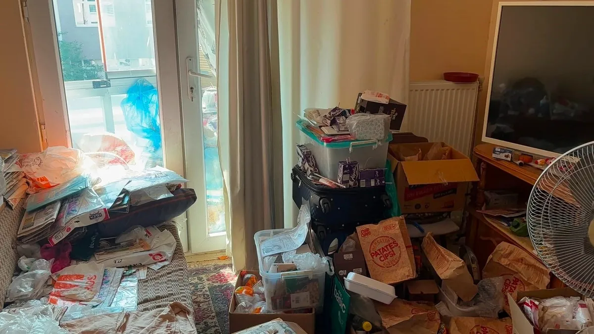 Kütahya’da kötü koku ihbarı: Emekli profesörün 2 evi çöple dolu çıktı