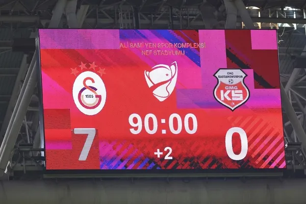 camia-kenetlendi-galatasarayda-tek-hedef-galibiyet-1666445639245.jpg Camia kenetlendi: Galatasaray'da tek hedef galibiyet-5