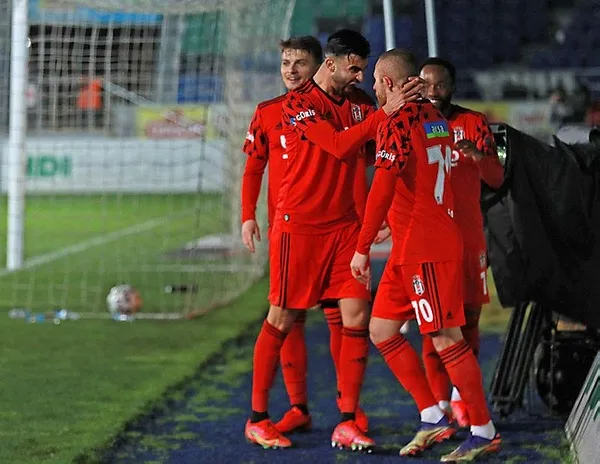 kime-karsi-mucadele-ediyoruz-1619651383724.jpeg Beşiktaş Teknik Direktörü Sergen Yalçın'dan çarpıcı açıklamalar: Kime karşı mücadele ediyoruz!-4