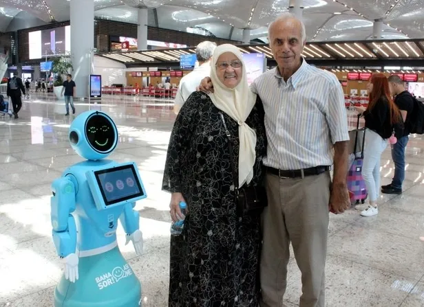 İstanbul Havalimanı'nda danışma robotları göreve başladı-3