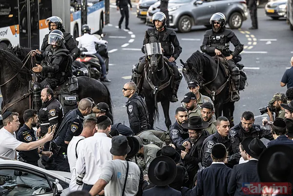 Ultra Ortodoks Yahudiler (Harediler), Bney Brak kentinde, İsrail'in zorunlu askerlik hizmetini protesto etti.