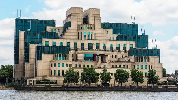 Eski Ankara Büyükelçisi Richard Moore'un başında olduğu İngiliz İstihbarat Servisi MI6 ilk kez yabancı ajan alımı yapacak-3