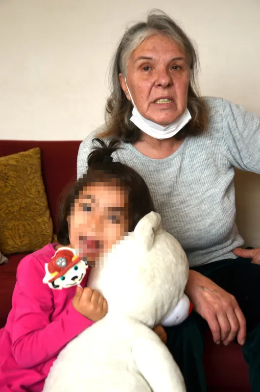 kucuk-kizin-iki-baba-problemi-cozuldu-15-yil-sonra-torununa-kavustu-1620120683755.jpg Küçük kızın iki baba problemi çözüldü! 1,5 yıl sonra torununa kavuştu-3