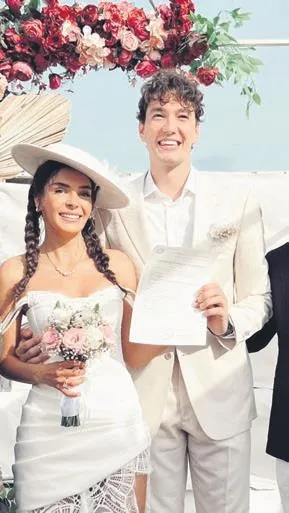 Ebru Şahin’den sürpriz hamle! Yurtdışına açılıyor