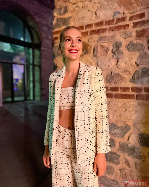 3 çocuk annesi Bergüzar Korel havlusuyla uzanıp en cesur haliyle paylaştı! Halit Ergenç’in biricik eşi sosyal medyayı fena salladı! - 4