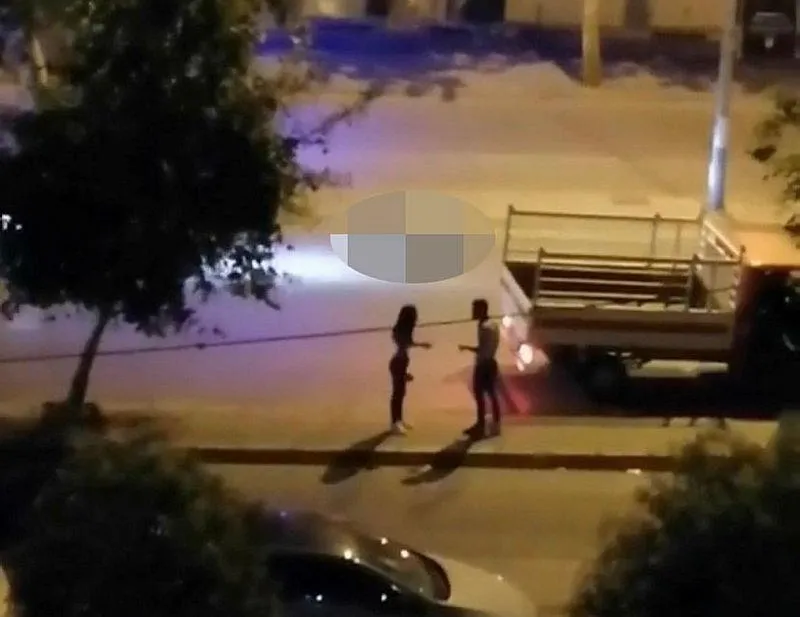 Genç kıza sokak ortasında darp!