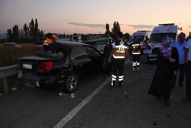 Son dakika: Kütahya'da zincirleme trafik kazası: 3 ölü, 4 yaralı-2