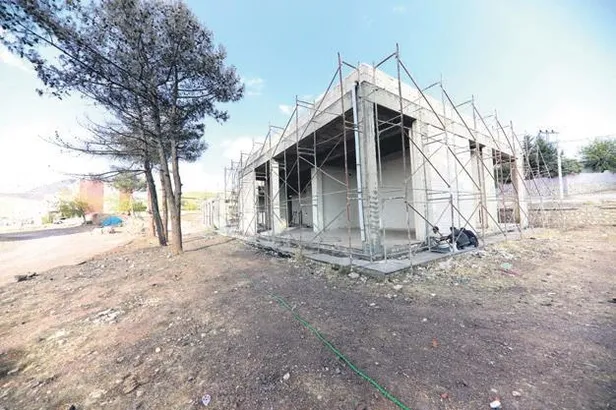 mardin-valisi-ve-buyuksehir-belediyesi-baskan-vekili-mahmut-demirtas-tarihi-binalari-yeniden-canlandiriyor-1650573379021.jpeg Mardin Valisi ve Büyükşehir Belediyesi Başkan Vekili Mahmut Demirtaş tarihi binaları yeniden canlandırıyor-5