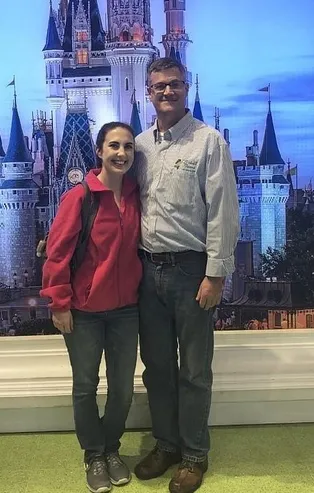 ABD'de bir kadın nişanlısının evli babasından çocuk dünyaya getirdi