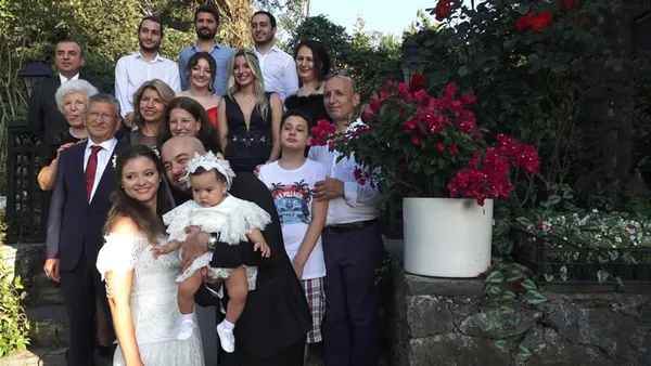 1626511405573.jpg Koronavirüs nedeniyle ertelemişlerdi! Doktor çift 8 aylık bebekleriyle düğün yaptılar-3