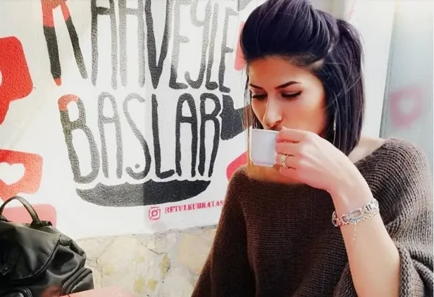 gelinim-mutfakta-busra-nur-kimdir-kac-yasinda-nereli-instagram-hesabi-ne-gelinim-mutfakta-kaynana-arzu-kimdir-1633961774211.jpg Gelinim Mutfakta kaynana Arzu kimdir? Gelinim Mutfakta Büşra Nur kimdir? Kaç yaşında? Nereli? İnstagram hesabı ne?-5