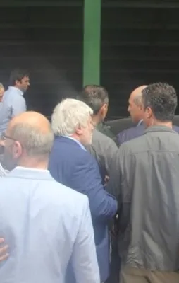 Bakan Kurtulmuş arbedenin ortasında kaldı