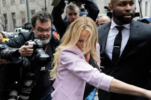 Trump porno yıldızına parayı kendisi ödemiş-8