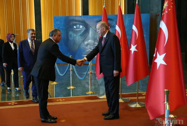 Külliye'de '30 Ağustos' kabulleri! Başkan Erdoğan'dan Türkiye'nin ilk kadın amirali Gökçen Fırat'a: Sen benim hemşehrimdin he? - 48