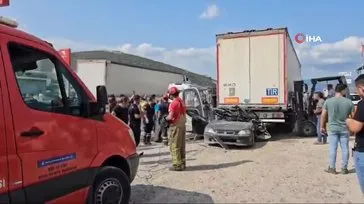 Orhangazi haber son dakika! Bursa Yalova karayolunda feci trafik kazası: Otomobil tırın altına girdi: 2 ölü