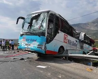 Tur otobüsü devrildi: 4 ölü