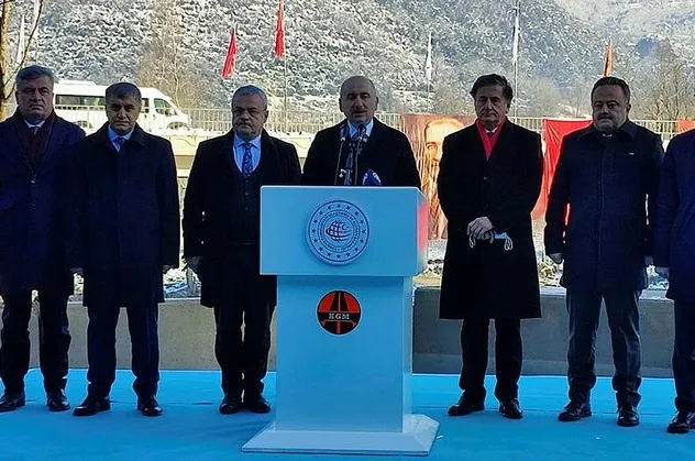 Ulaştırma ve Altyapı Bakanı Adil Karaismailoğlu Karabük'te köprü açılışına katıldı: "Türkiye büyüyo Türkiye güçleniyor"