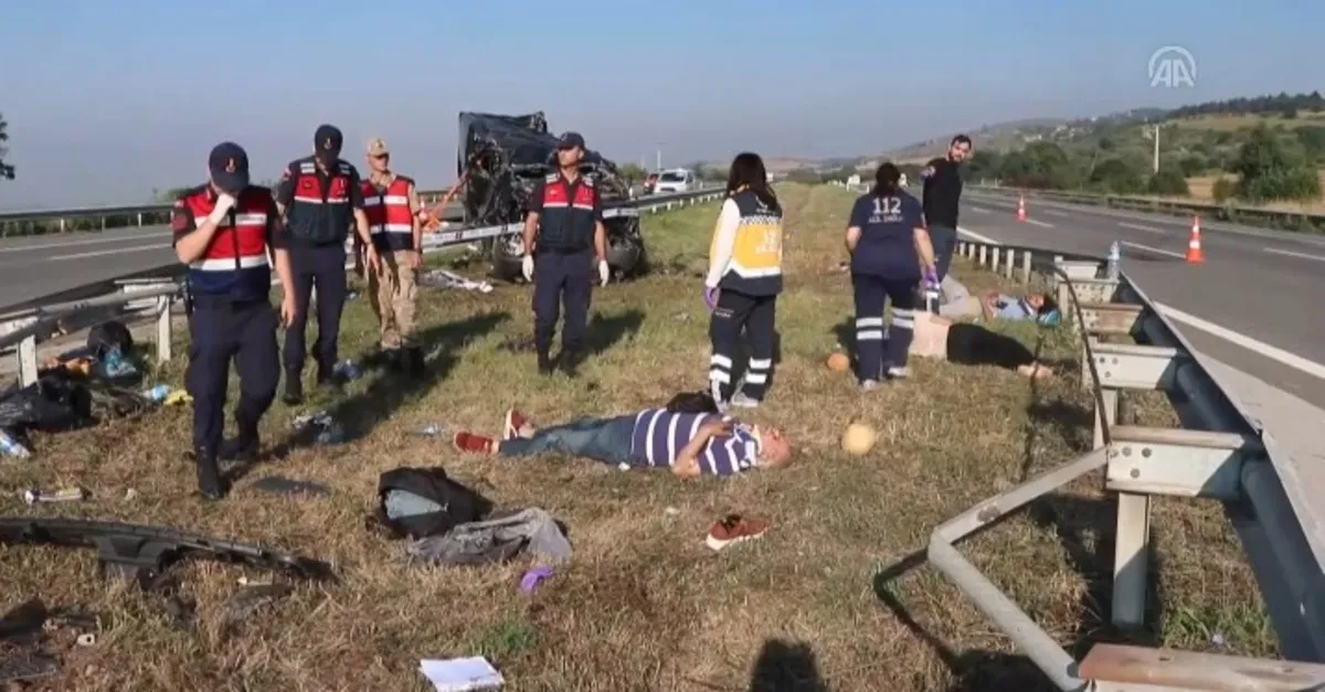 Cenaze dönüşü feci kaza! 1 ölü 10 yaralı