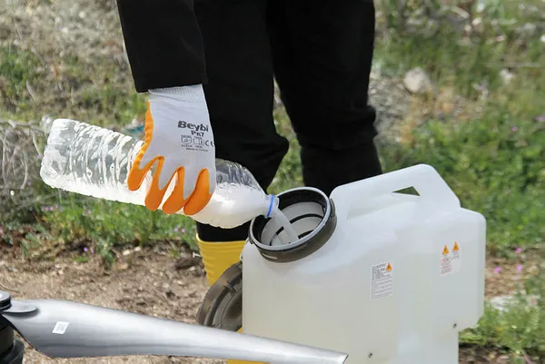 Türkiye’de bir ilk: Dron ile ücretsiz ilaçlama Türkiye’de ilk defa tarım arazileri dron ile ilaçlandı-6