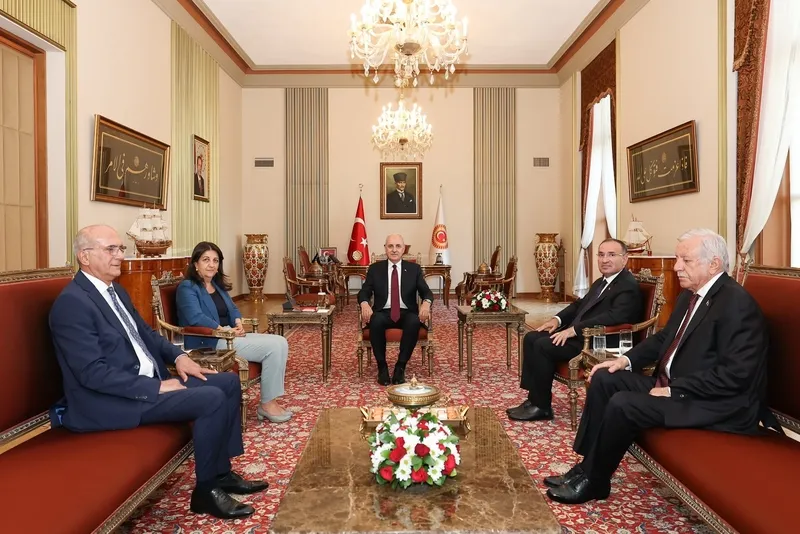 terorsuz-turkiye-icin-komisyon-temaslari-suruyor-tbmm-baskani-numan-kurtulmus-liderlerle-gorusecek-1752833378373.jpeg