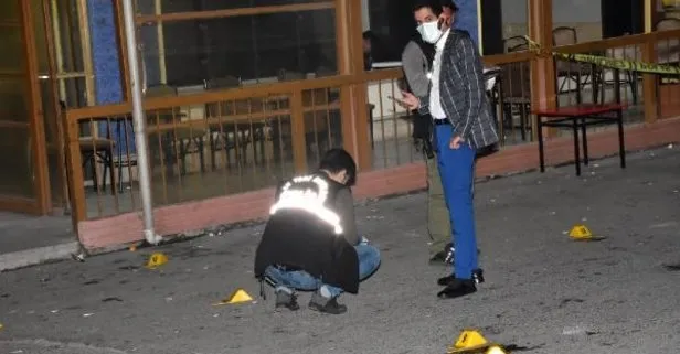 İzmir’de kahvehane önünde silahlı kavga: Ölü ve yaralılar var!