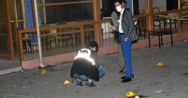 İzmir'de kahvehane önünde silahlı kavga: Ölü ve yaralılar var!
