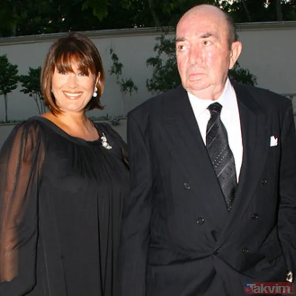 Filiz Akın ile Türker İnanoğlu’nun oğlu İlker İnanoğlu 59 yaşına bastı! Gülşen Bubikoğlu’ndan nostaljik aile pozu geldi: Eşi, kızı ve İlker’le... - 5