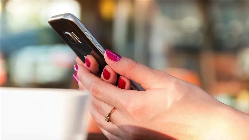 kaya-gibi-saglam-tirnaklar-icin-pratik-cozum-asla-kirilmiyor-daha-hizli-uzatiyor-1730145885056.jpg Asla kırılmıyor, daha hızlı uzatıyor! Kaya gibi sağlam tırnaklar için pratik çözüm-6