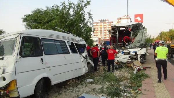 mersinde-otobus-sarampole-yuvarlandi-33-kisi-yaralandi-1629698534486.jpg