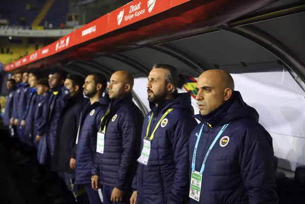 fenerbahceyle-ilgili-soke-eden-iddia-futbolculara-2-aydir-maaslari-odenmiyor-1640862415440.jpg