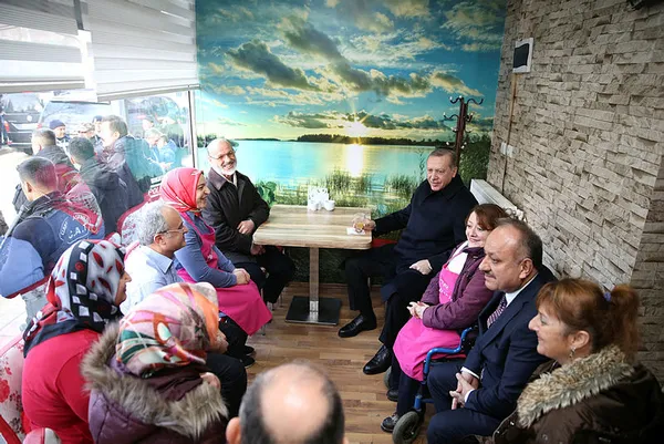 Cumhurbaşkanı Erdoğan Kastamonu'da börekçiye girdi-3