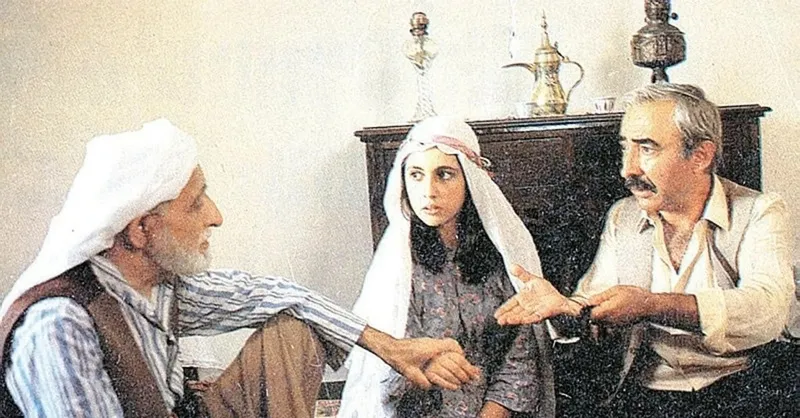 Hangisi Züğürt Ağa filminde Şener Şen'in canlandırdığı karakterin seyyar olarak satmaya çalıştığı ürünlerden biri değildir-2