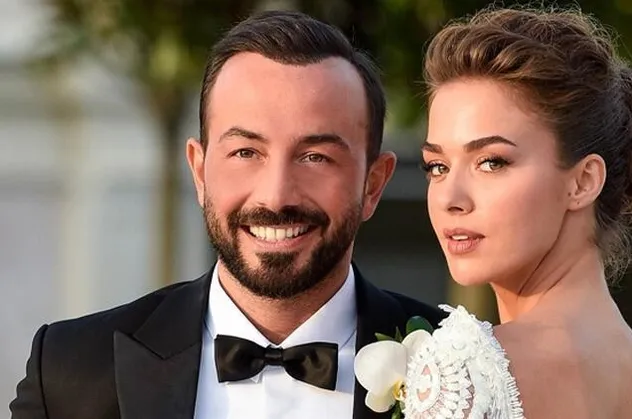 Bensu Soral ve Hakan Baş evliliklerindeki krizi geride bıraktı! Ünlü çift romantik pozlara imza attı