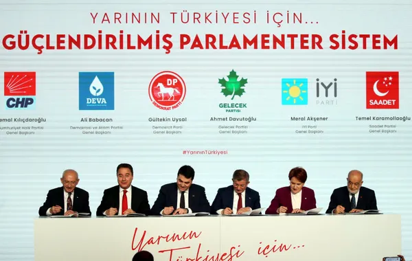 İYİ Parti’de Akşener’e büyük isyan hazırlığı! Partililer seçim yenilgisini çıkarıyorlar: Git torun sev